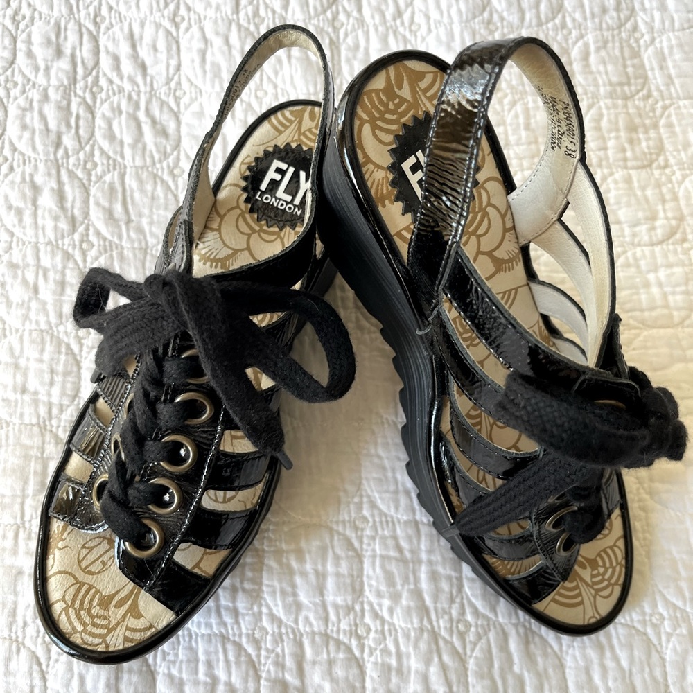 Fly London NWT sandals patent leather size 38, fits 7-8. Extra laces included.